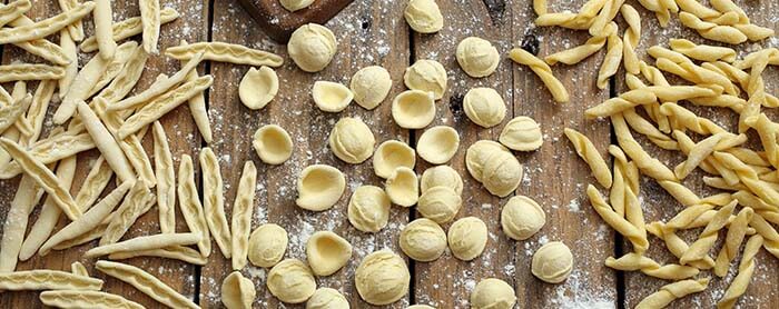 assortiment de divers types de pâtes