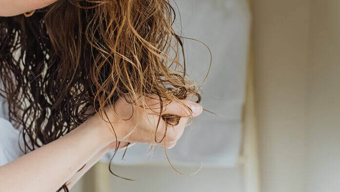 Soin sur cheveux blouclés