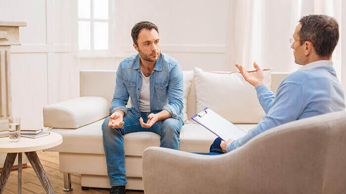 homme en séance de psychothérapie