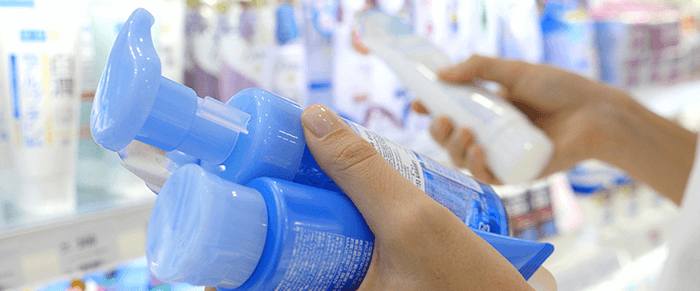 flacons de produits cosmétiques