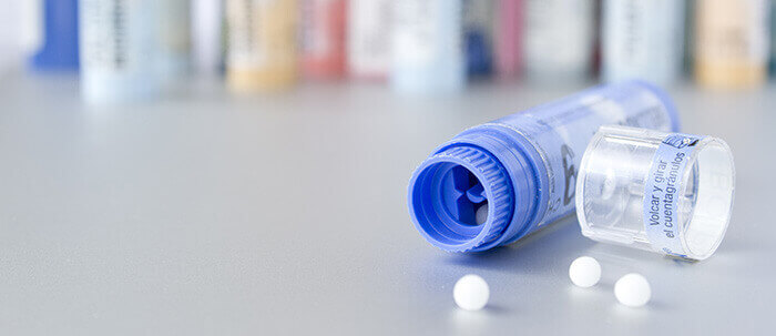 tube de médicaments homéopathique sous forme de granules