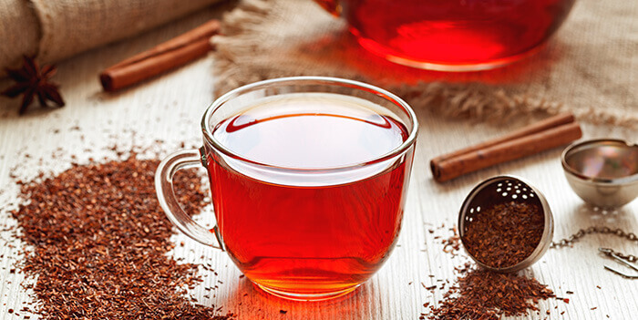 tasse de thé rouge ou rooibos