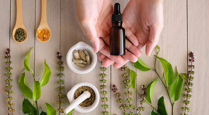 cbd sous différentes formes : huile, gummies, comprimés