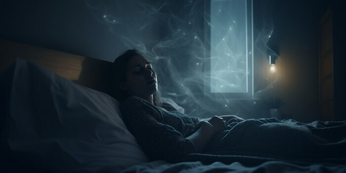 femme victime d'hallucinations pendant son sommeil