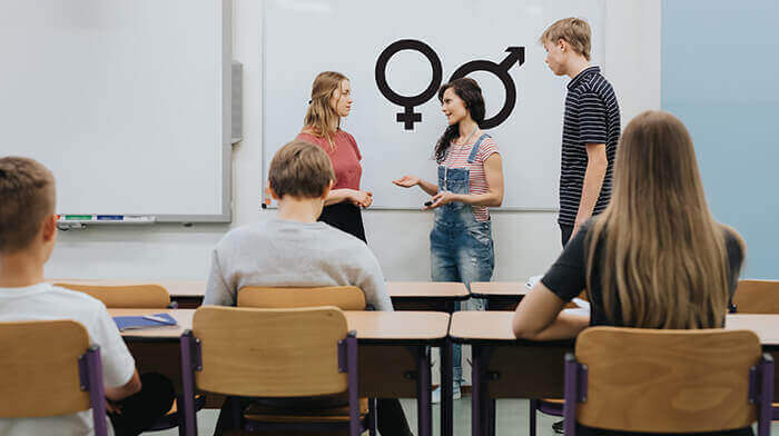 cours d'éducation sexuelle dans une classe de lycée