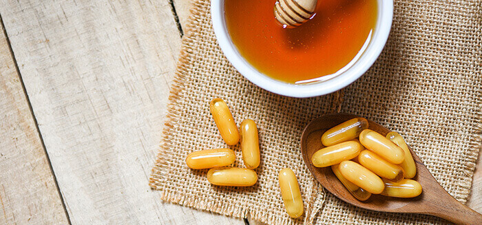 gélules de gelée royale avec du miel