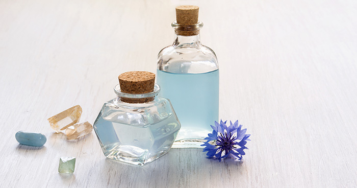 flacons d'eau florale et d'hydrolat de plantes