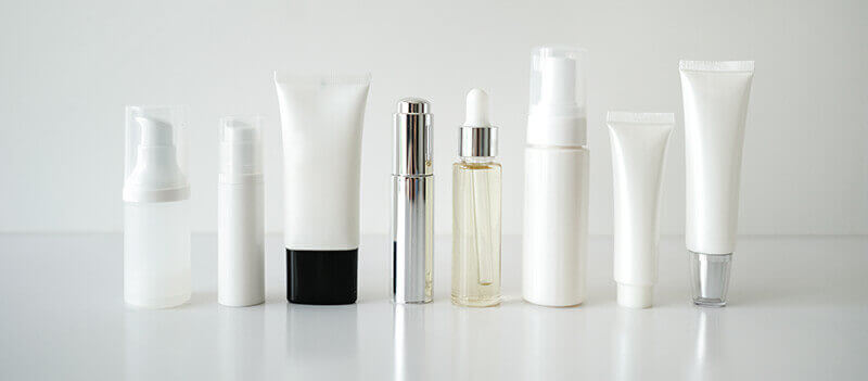 flacons de produits cosmétiques