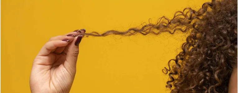 Comment bien prendre soin des cheveux bouclés, frisés ou crépus ?