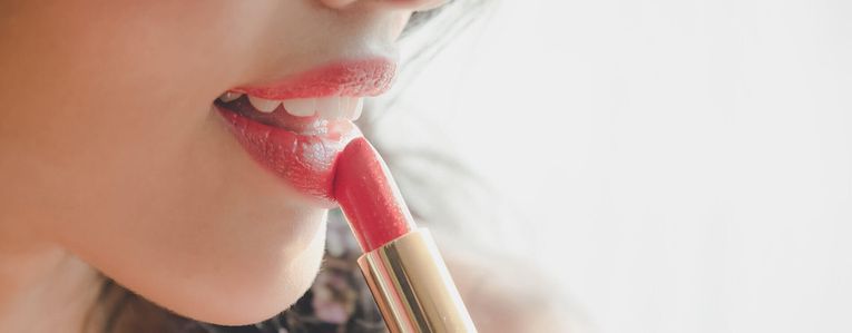 Comment bien maquiller ses lèvres : les étapes pour un résultat net et longue tenue