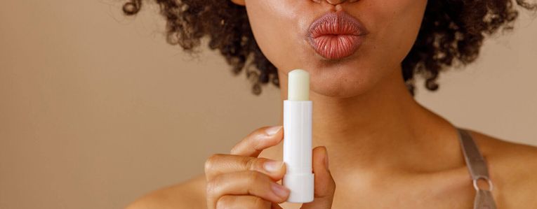 Comment prendre soin de ses lèvres au quotidien ?