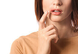 Comment faire disparaître un bouton de fièvre ?