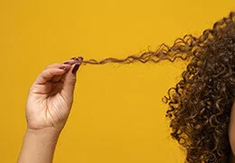 Comment bien prendre soin des cheveux bouclés, frisés ou crépus ?