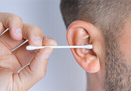 Pourquoi est-ce important de nettoyer ses oreilles ?