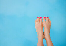 Comment traiter une mycose des ongles à la racine ?